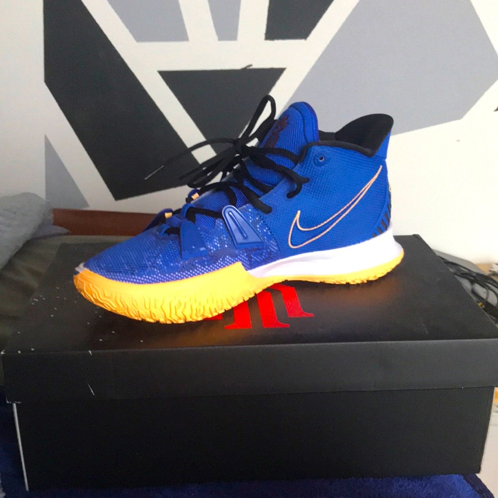 Kyrie 7